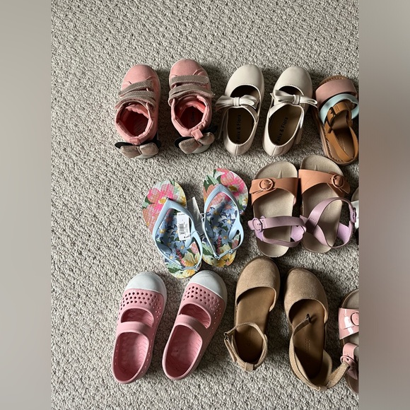 Toddler girls size 7 summer shoes/ sandals - Picture 3 of 3